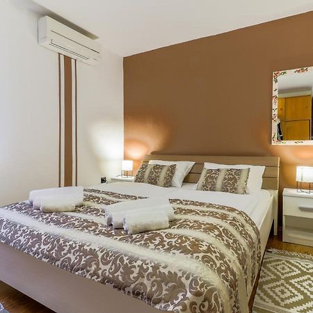 City Center 3 Bedroom Apartment Vrsar Exterior photo